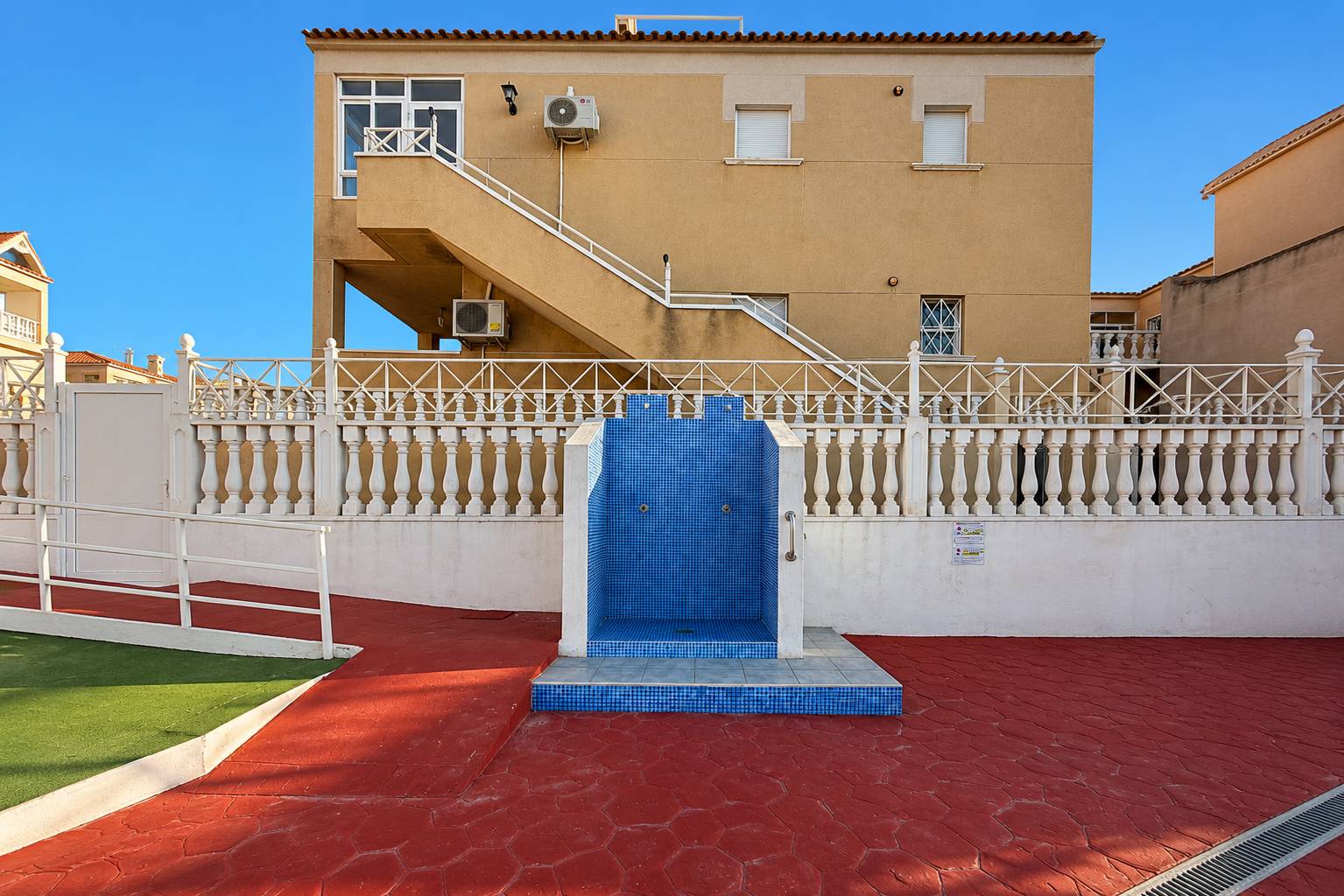 Torrevieja – Centralt Grupphus – bild 23