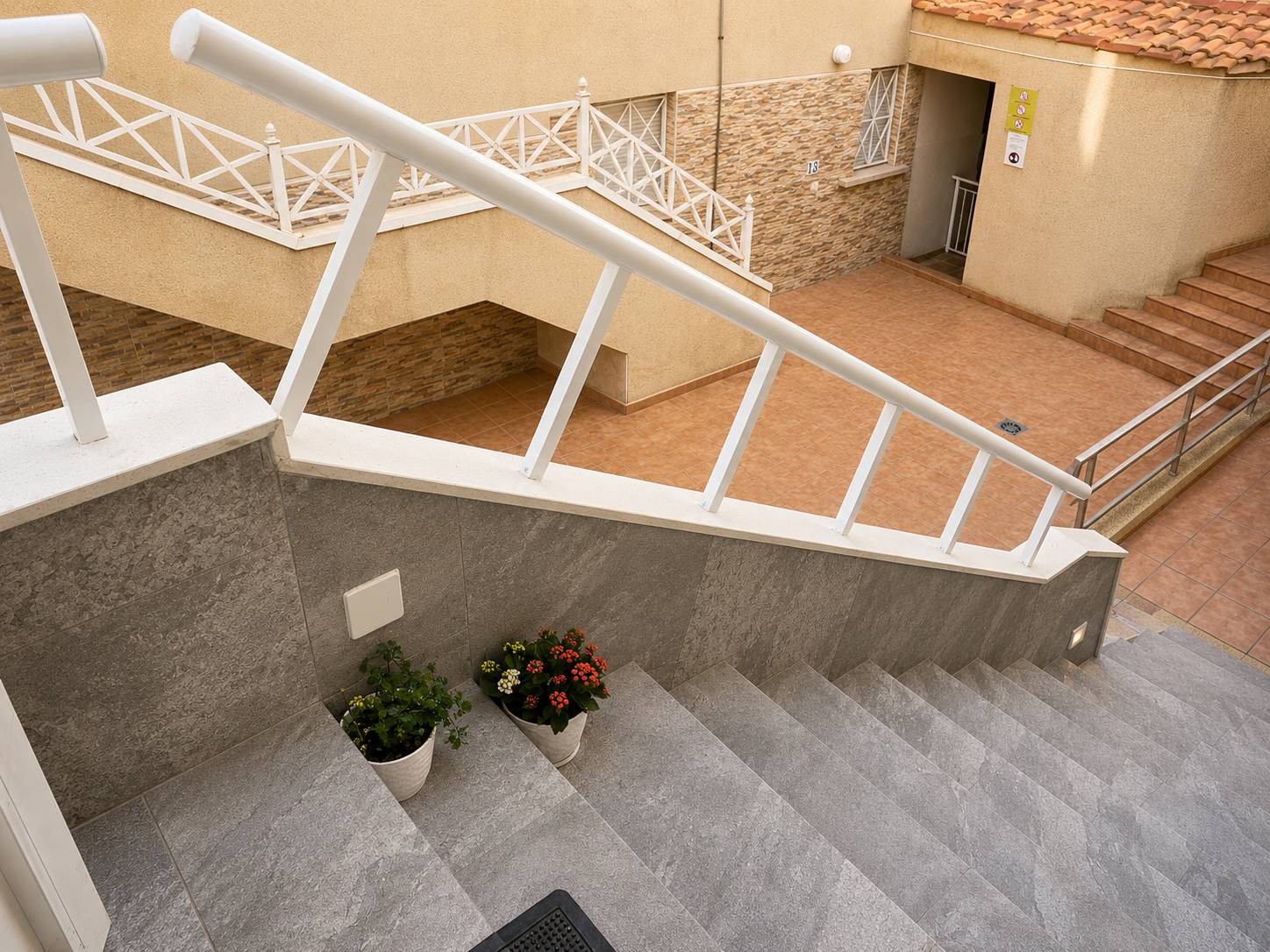 Torrevieja – Centralt Grupphus – bild 6